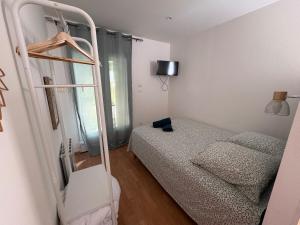 Charles de Gaulle lll - Independent Garden