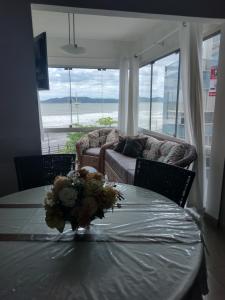 Itapema-Meia Praia- quartos -Frente Mar!