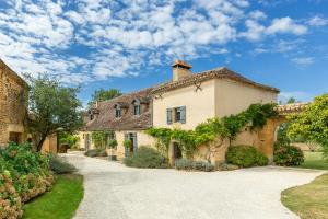 Large 16Th Century Farm Estate In Dordogne