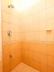 Cozy Two Bedroom Near Beach 900m from Sarova Whitesands