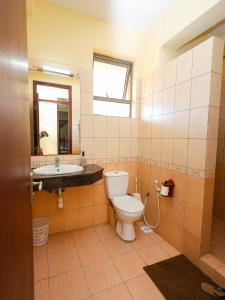 Cozy Two Bedroom Near Beach 900m from Sarova Whitesands