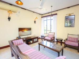 Cozy Two Bedroom Near Beach 900m from Sarova Whitesands