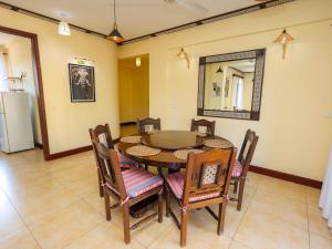 Cozy Two Bedroom Near Beach 900m from Sarova Whitesands