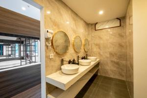 Odyssey Hotel 2, Tours & Motorbikes Rental