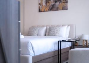 Free housekeeping visits during your stay - StayShort - Damac Hills Sleeps 2 with Balcony