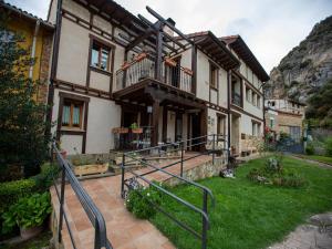 Chalet in Toba with Garden & Fireplace