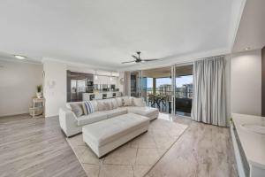 The Pinnacles - Ocean & Mountain Views in Caloundra