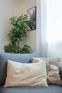 Mountain view with balcony and free parking