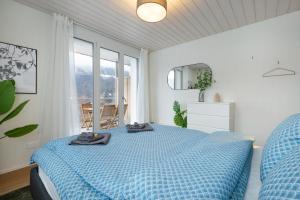 Mountain view with balcony and free parking