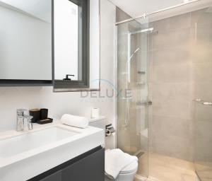 Central Location with Easy Access to Al Khail Road, Near Bus Stops, Supermarkets, Dining Spots, Minutes from Dubai Marina and Downtown - Belgravia Square B, JVC by Deluxe Holiday Homes