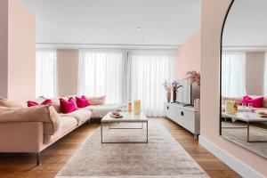 Luxurious, City Centre Location, Parking on Request The Pink Palace at Ryedale House