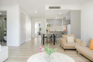 Modern 2BR Retreat by Sydney Olympic Park
