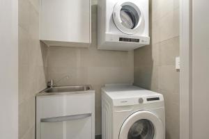 Modern 2BR Retreat by Sydney Olympic Park