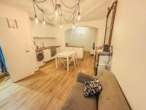 7 Sunny Hideaway Studio Place des Vosges