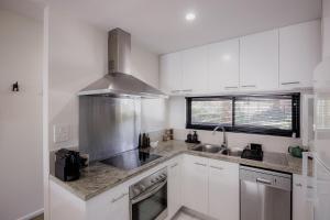 Heart of Hobart | CBD Apartment & Parking