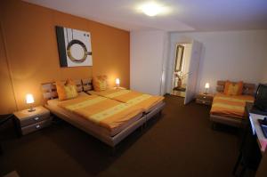 Triple Room room in Hôtel de la Croix-Blanche