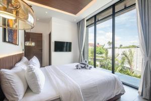 Top 5-Bedroom Canggu Retreat Near Beach