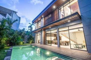 Top 5-Bedroom Canggu Retreat Near Beach