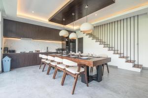 Top 5-Bedroom Canggu Retreat Near Beach