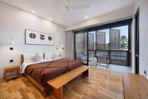 Luxury 4BR Pool Villa Berawa 8-mins walk to Beach