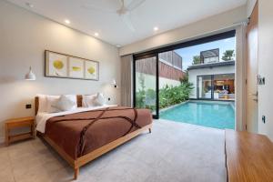 Luxury 4BR Pool Villa Berawa 8-mins walk to Beach