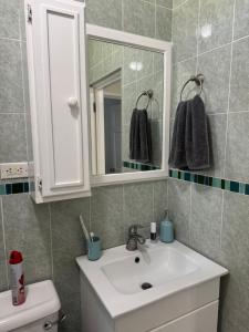 Crane Beach Newley Built Condo Steps From Beach