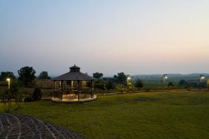 SaffronStays Ashfield - 5BHK Eco-Farmhouse with Pools, Jacuzzi, Lawn & Games Room