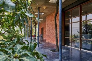 SaffronStays Zen, Igatpuri - lake-view villa with indoor and outdoor games