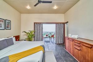 SaffronStays Zen, Igatpuri - lake-view villa with indoor and outdoor games