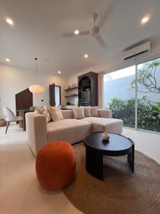 Gorgeous brand new 2br 5mn to the beach