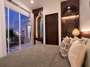 Gorgeous brand new 2br 5mn to the beach