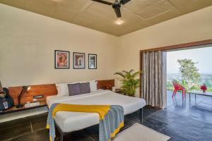SaffronStays Zen, Igatpuri - lake-view villa with indoor and outdoor games