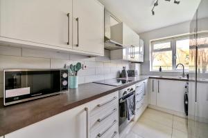 Serene 2 Bedroom Flat Free Off-Street Parking 1 ELWB Van Close to Tube