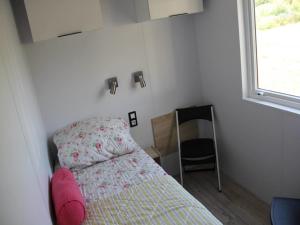 Modern 6-person chalet in the Frisian countryside, 3 bedrooms and WiFi