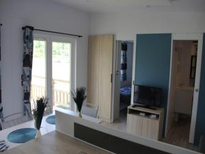 Modern 6-person chalet in the Frisian countryside, 3 bedrooms and WiFi