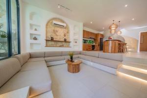 5G Villa Brand new four bedrooms modern in Central Berawa