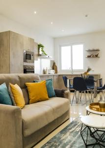 The Canary Loft - Stay in Heart of St Julians