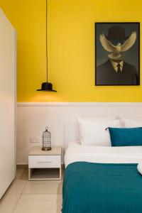 The Canary Loft - Stay in Heart of St Julians