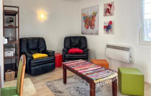 2 Bedroom Lovely Home In Drazice