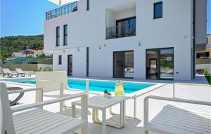 Ocean Front Home In Slatine