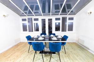 Perfect Booking 5BR Home Near New Hythe Station