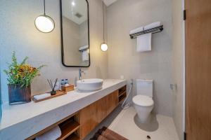 5G Villa 1 Brand-New Tropical 3 bedrooms Villa in the Heart of Berawa