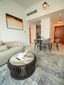 Wonderful 2bd with full marina view HIGH FLOOR