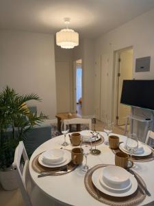 Stylish Cozy Nordic 2BR Netflix & Free Parking