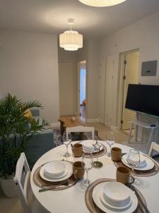 Stylish Cozy Nordic 2BR Netflix & Free Parking