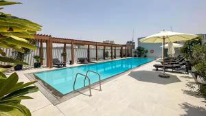 Vogue Vacation Homes, JVC Luma22 near Circle Mall, Studio Apartment with Balcony and Vibrant Community View, Access toAmenities