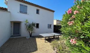 Beautiful holiday home 10min beaches pool