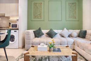 STAY BY LATINEM Luxury 1BR Holiday Home CV B 1506 near Downtown