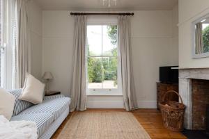 House & Annexe Sleeps 18 Heated Pool