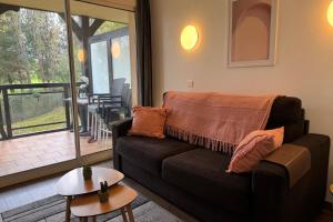 Bright apartment with POOL and GOLFview